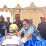 Rano Karno Bagikan 2.000 Paket Sembako Gratis di Kampung Bandan Jakarta Utara