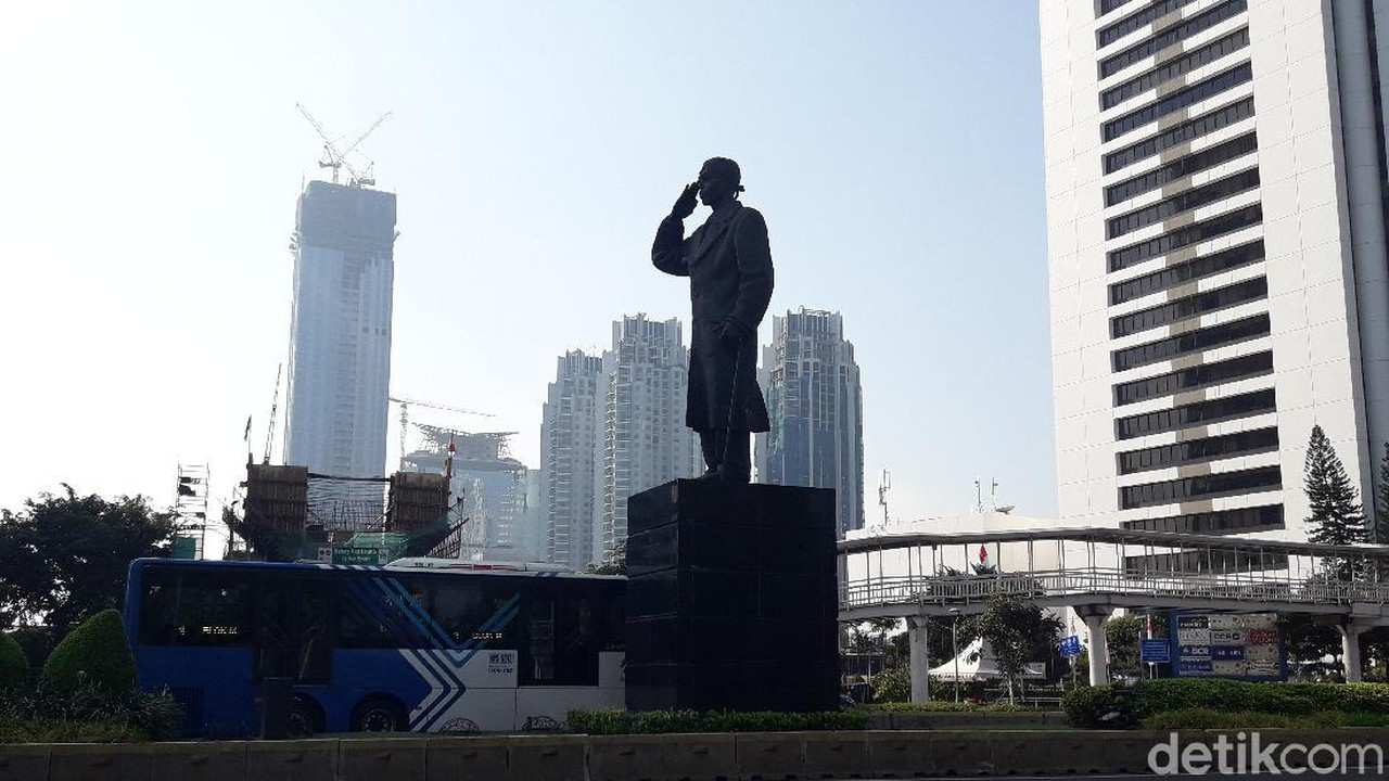 Rencana Pemindahan Patung Jenderal Sudirman Picu Beragam Respons Warga Jakarta