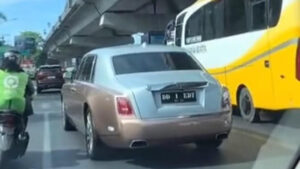 Rolls-Royce Melaju dengan Nopol Palsu di Makassar, Polisi Langsung Bertindak