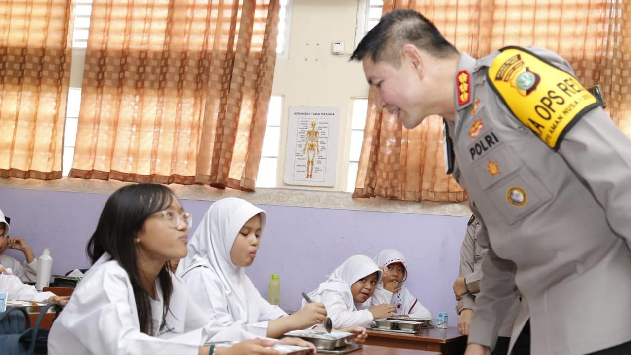 SPPG Polri Bagikan Angket Menu MBG untuk Cegah Kebosanan Siswa SPPG Polri Bagikan Angket Menu MBG untuk Cegah Kebosanan Siswa