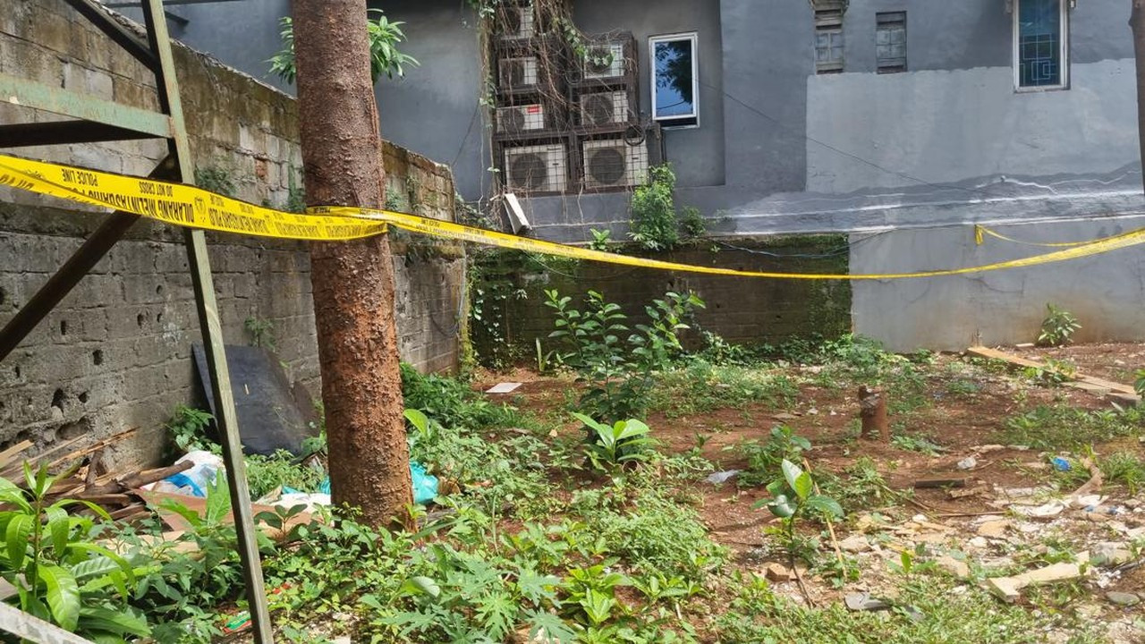 Saksi Ungkap Kondisi Pakaian Terapis Wanita Tewas di Lahan Kosong Jaksel Saksi Ungkap Kondisi Pakaian Terapis Wanita Tewas di Lahan Kosong Jaksel
