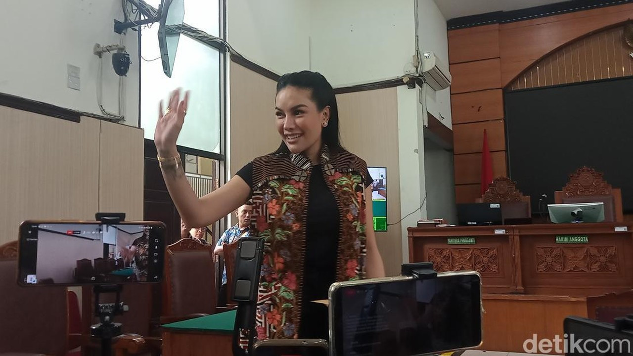 Sidang Gugatan Rp244 M Nikita Mirzani terhadap Reza Gladys Ditunda, Ini Sebabnya