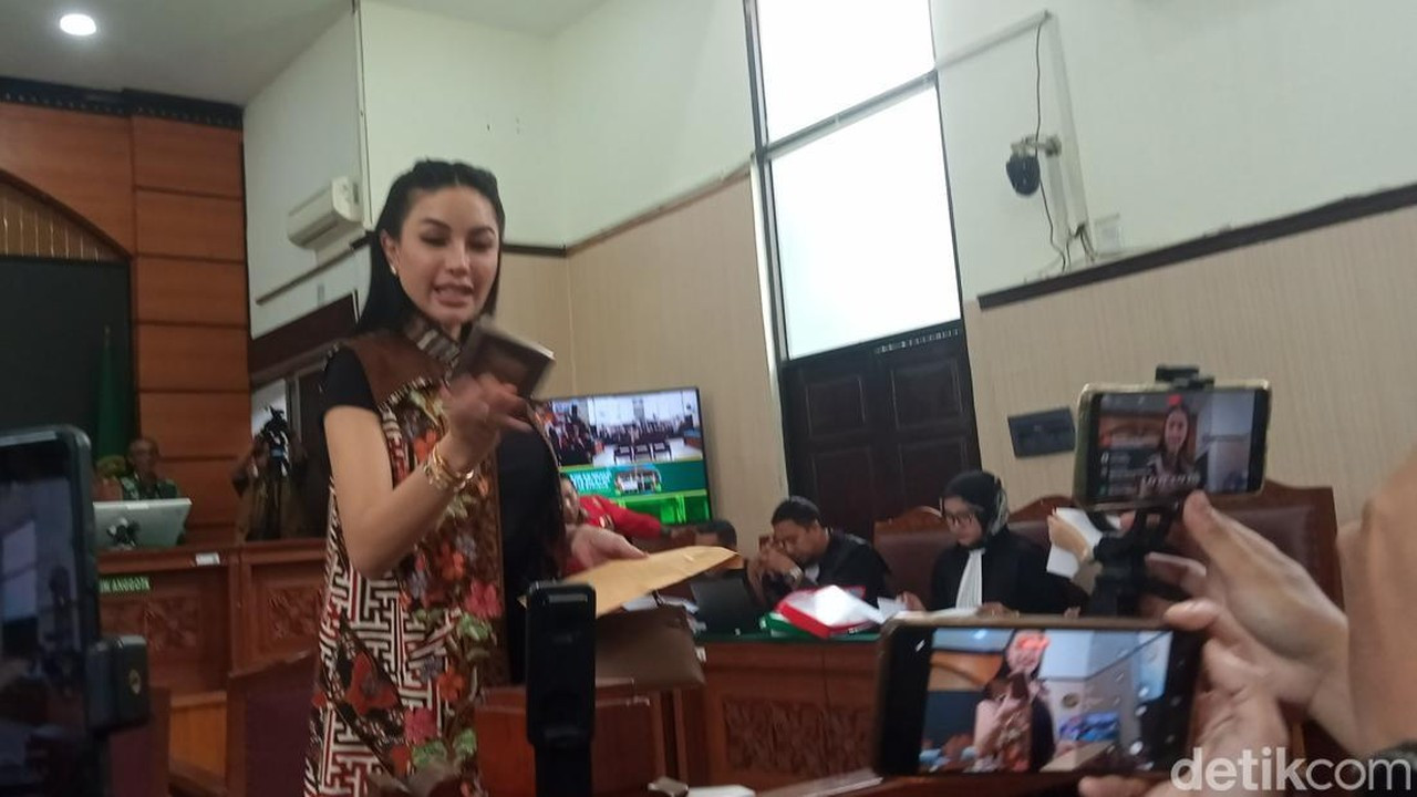 Sidang Nikita Mirzani Memanas, Hakim Minta Suasana Lebih Santai