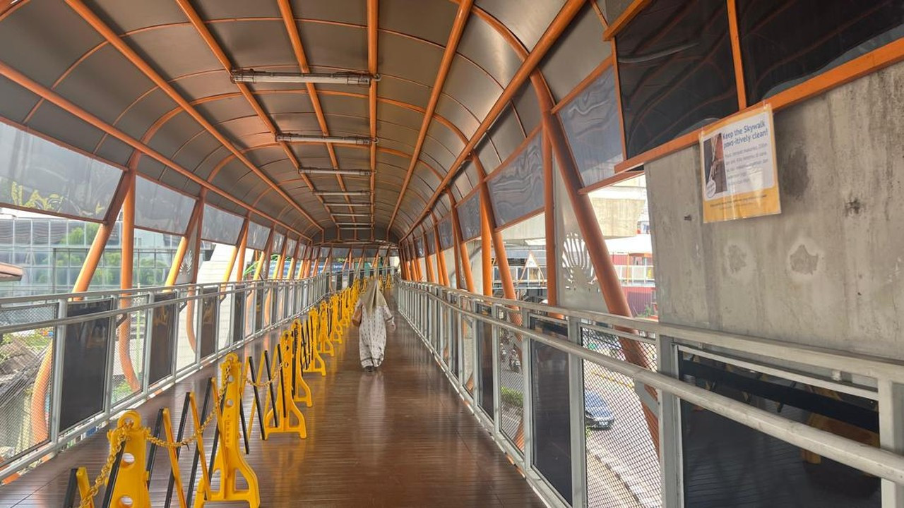 Skywalk Kebayoran Lama Masih Berbau Kotoran Kucing, Warga Minta Pembersihan Total Skywalk Kebayoran Lama Masih Berbau Kotoran Kucing, Warga Minta Pembersihan Total