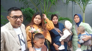 Suami Mpok Alpa Inisiatif Sedekahkan Baju Panggung sebagai Warisan Amal