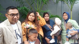 Suami Mpok Alpa Kenang Momen Haru Jelang Ulang Tahun Anak Kembar