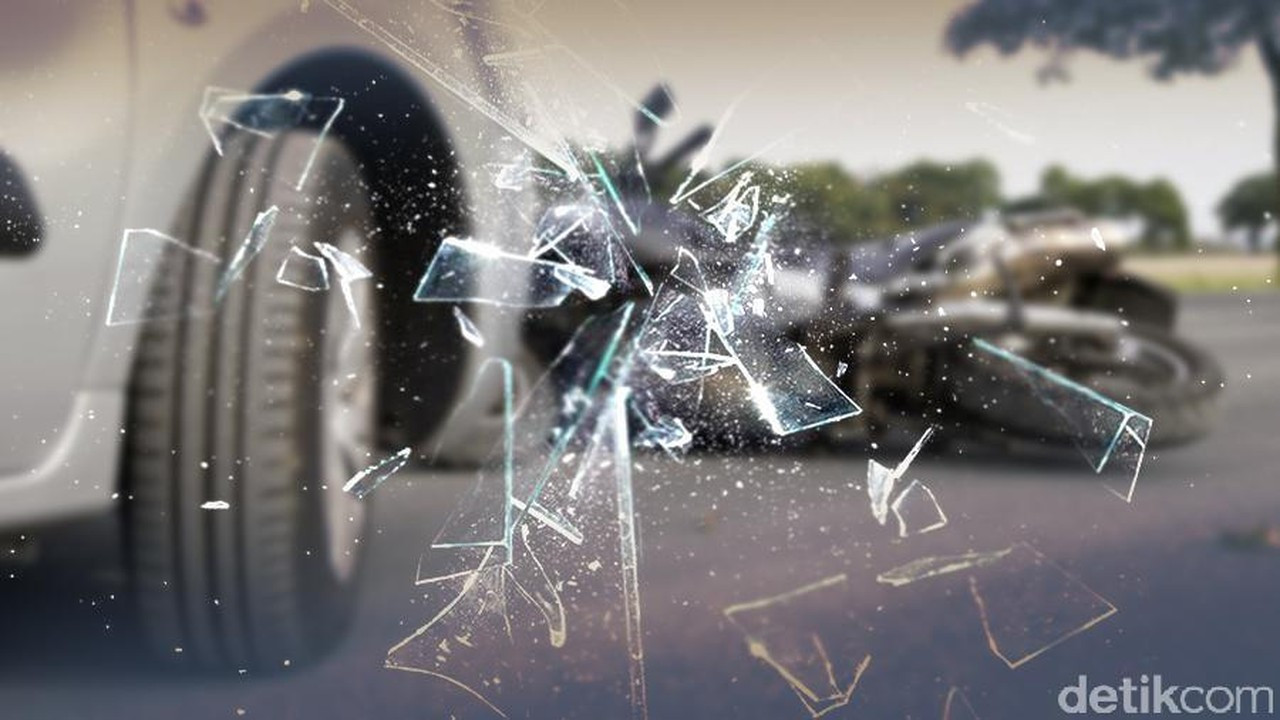Tabrakan Mercedes vs Nissan March di Tol TMII Picu Kemacetan Parah