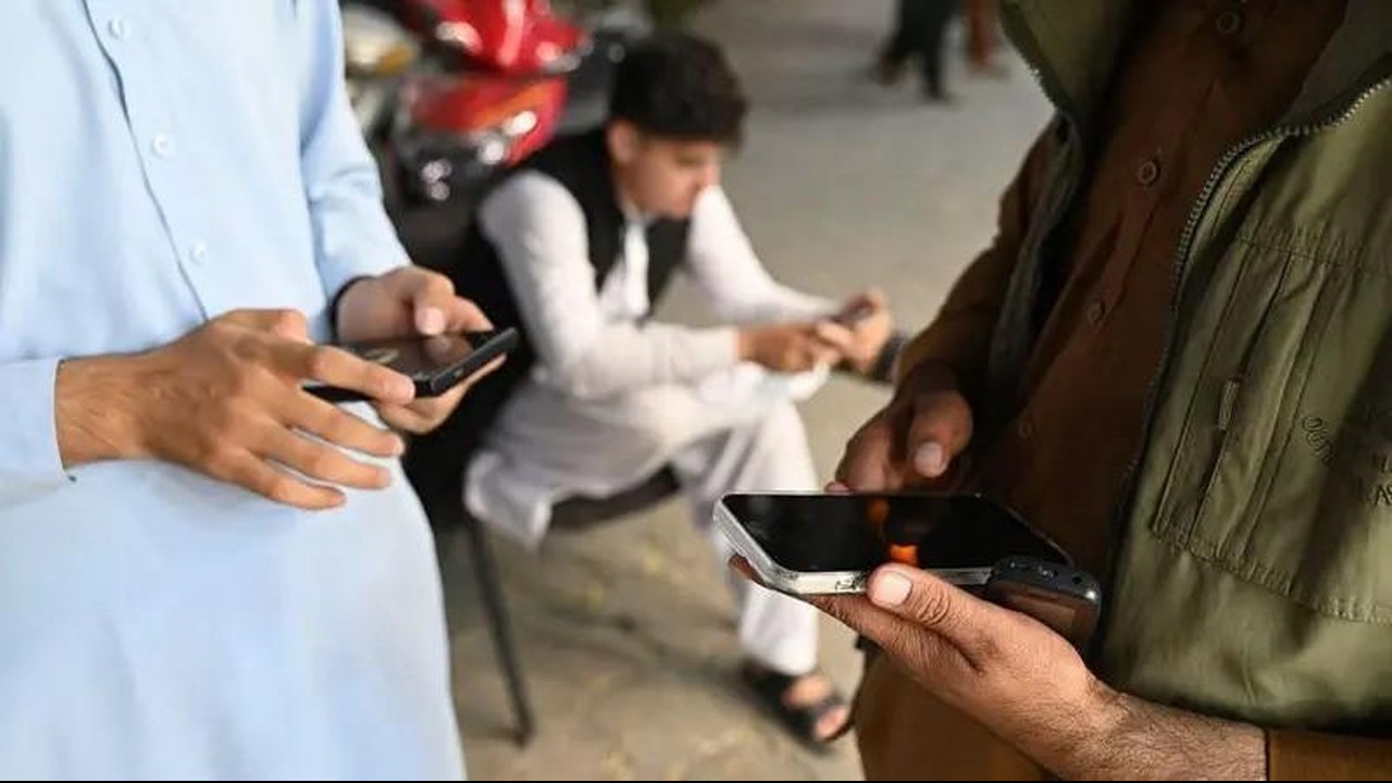 Taliban Pulihkan Internet Afghanistan, Warga Rayakan Kembalinya Akses Digital