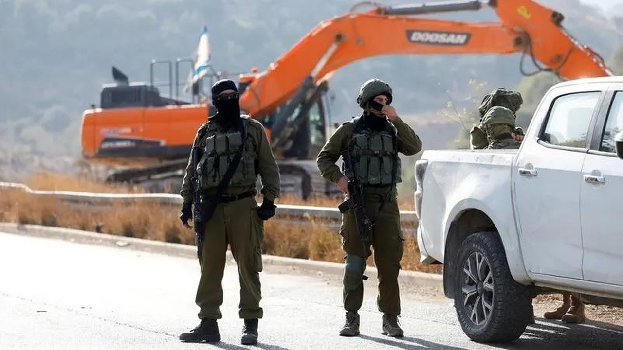 Tentara Israel Kawal Pembangunan Jalan Baru di Tepi Barat, Hambat Mobilitas Warga Palestina Tentara Israel Kawal Pembangunan Jalan Baru di Tepi Barat, Hambat Mobilitas Warga Palestina
