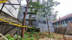 Terapis Ditemukan Tewas di Lahan Kosong, Jejak Kaki di Atap Gedung Samping Spa Jadi Petunjuk Polisi