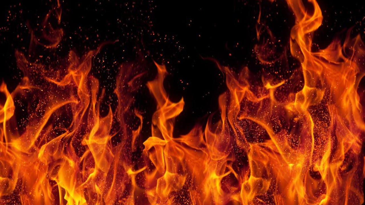 Tersambar Petir, Gedung Sekolah di Ciputat Terbakar dan Berhasil Dipadamkan Tersambar Petir, Gedung Sekolah di Ciputat Terbakar dan Berhasil Dipadamkan