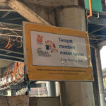 Transjakarta Sediakan Area Khusus untuk Memberi Makan Kucing di Halte Velbak Jaksel