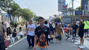 Unik! Warga Depok Bawa Burung Hantu Saat CFD di Jalan Margonda