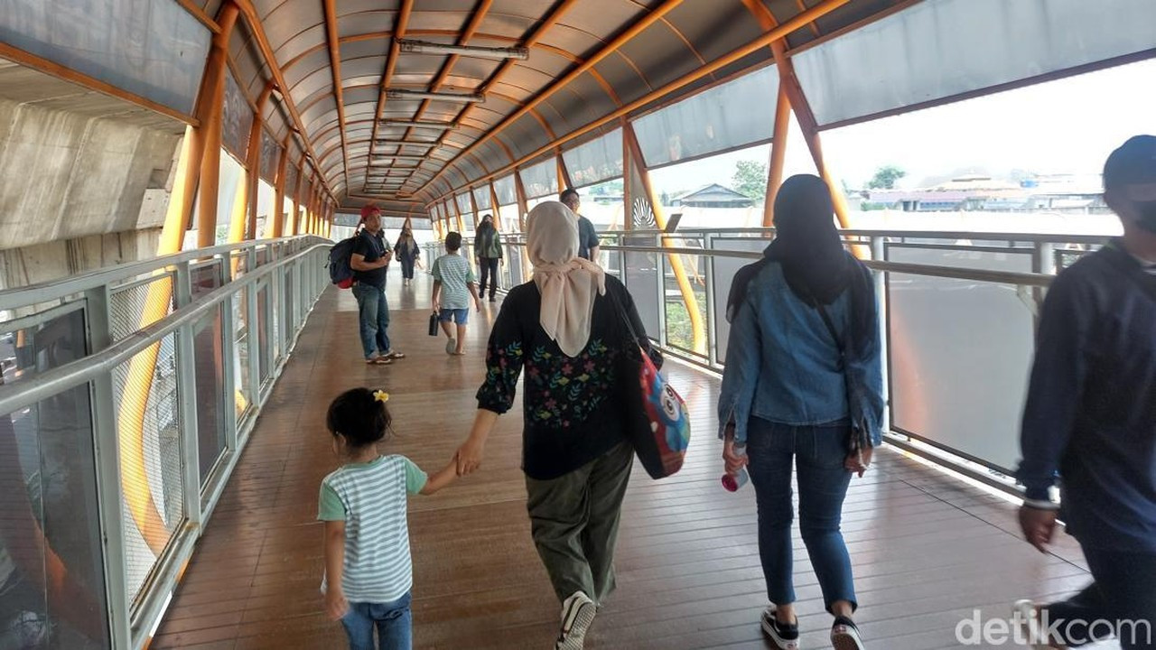 Update Kondisi Skywalk Kebayoran Usai Disorot karena Kotoran Kucing