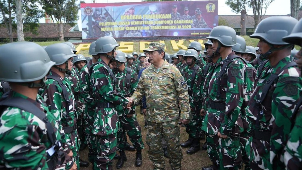 Wamentrans Viva Tegaskan Peran Penting 300 Peserta Latsarmil Komcad Transmigran